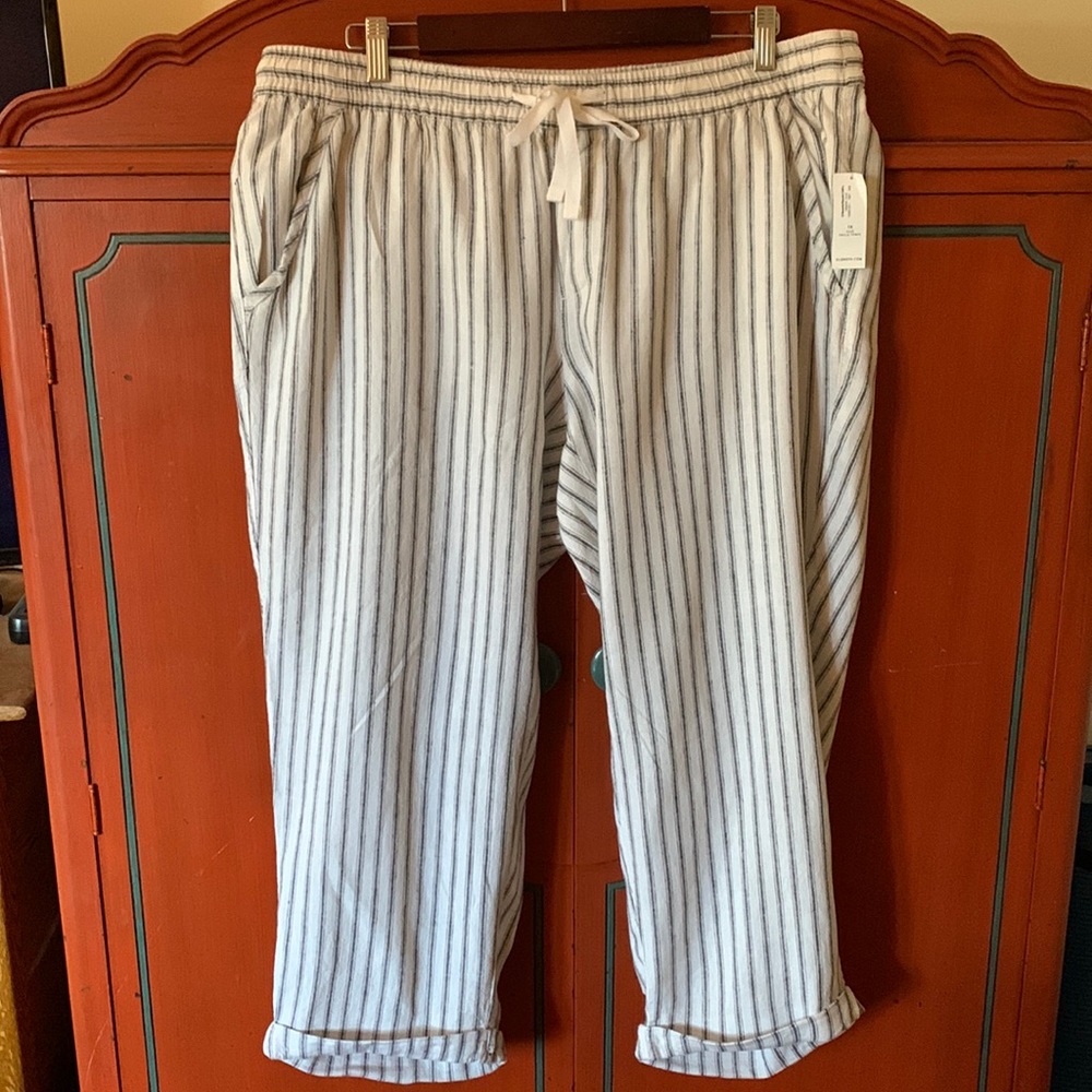 Old Navy Cropped Pants size 1X NWT